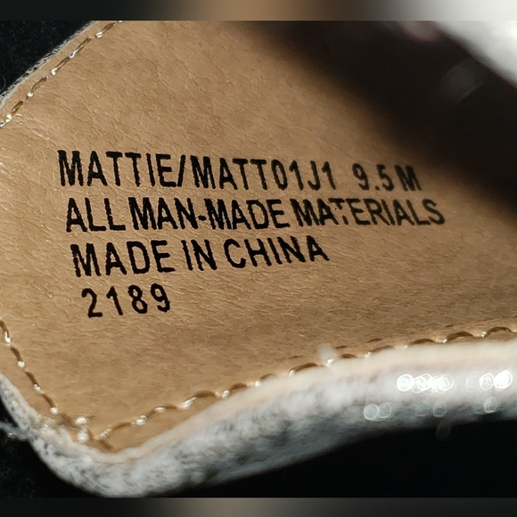 New Madden Girl Mattie Slip-On Women's Flats Size:9½M Shiny Silver - Picture 6 of 8